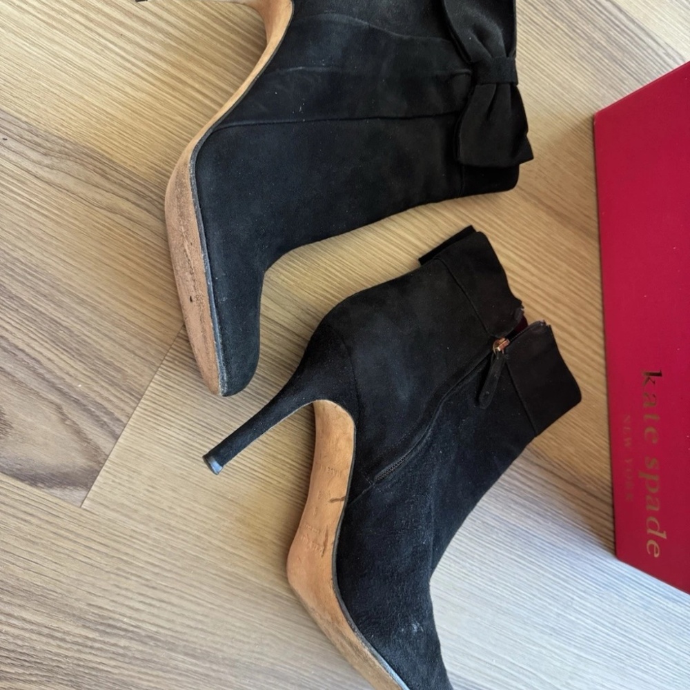 $395 KATE SPADE NEW YORK Stiletto Heels Booties Size 9 Suede Bow Accent - Picture 4 of 6